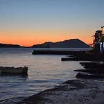 Captain's Boathouse, * Klima (Milos)