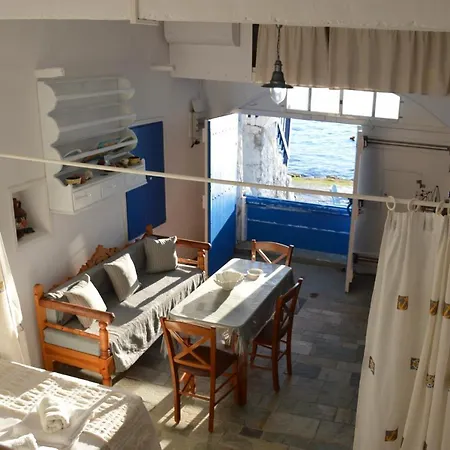 Captain's Boathouse,