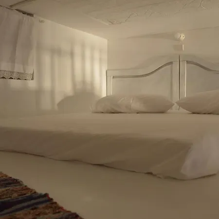 Captain's Boathouse,