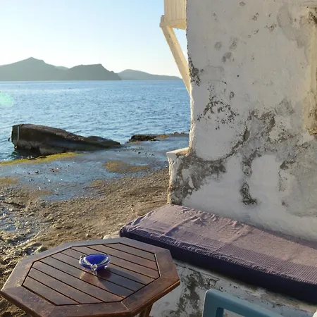 Captain's Boathouse, Klima (Milos)