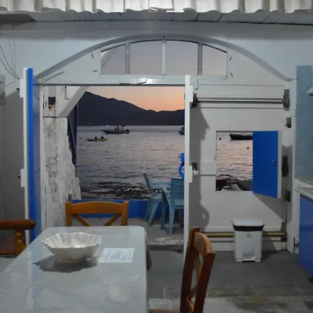 Captain's Boathouse,