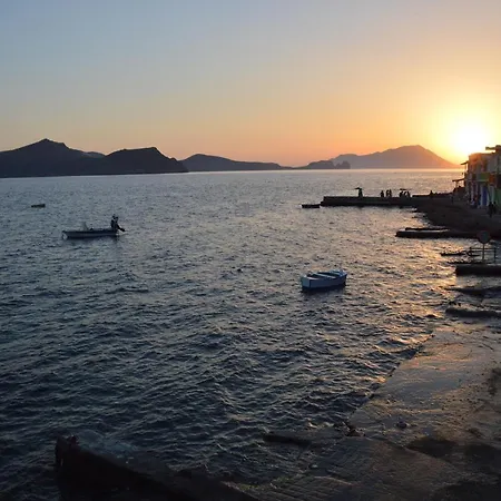 Captain's Boathouse, Klima (Milos)