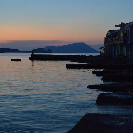 Captain's Boathouse,