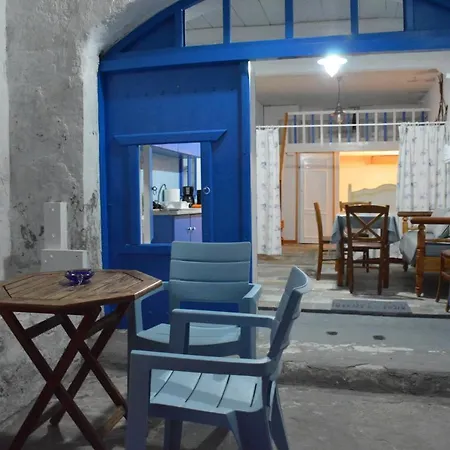 Captain's Boathouse,