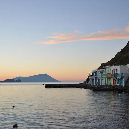 Captain's Boathouse,