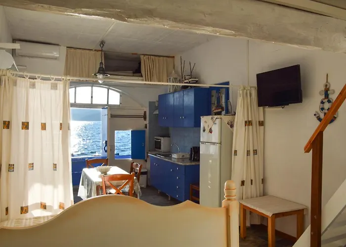 Captain's Boathouse,