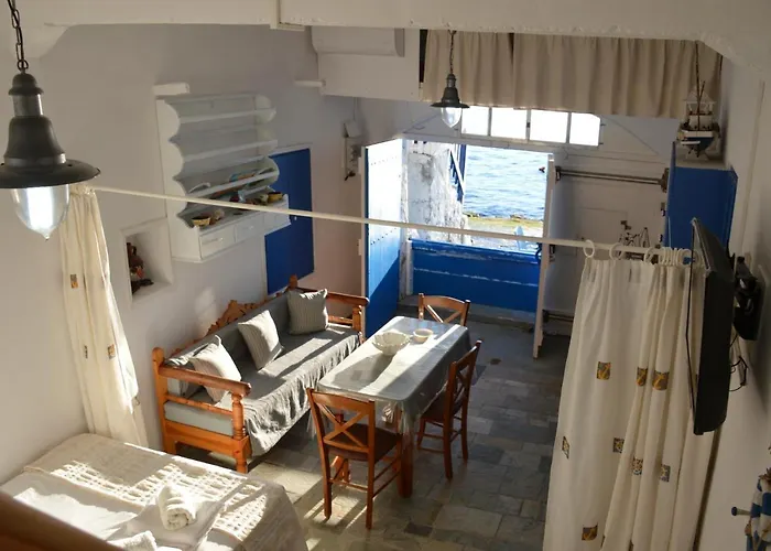 Captain's Boathouse,