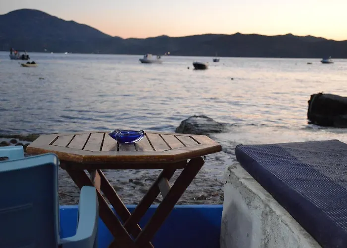 Captain's Boathouse,