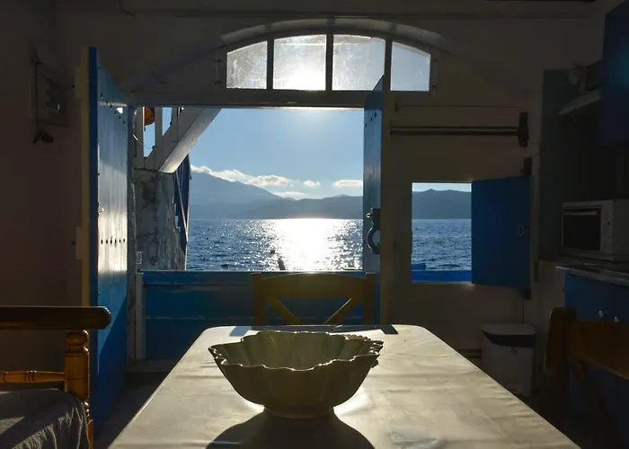 Captain's Boathouse, Holiday home *