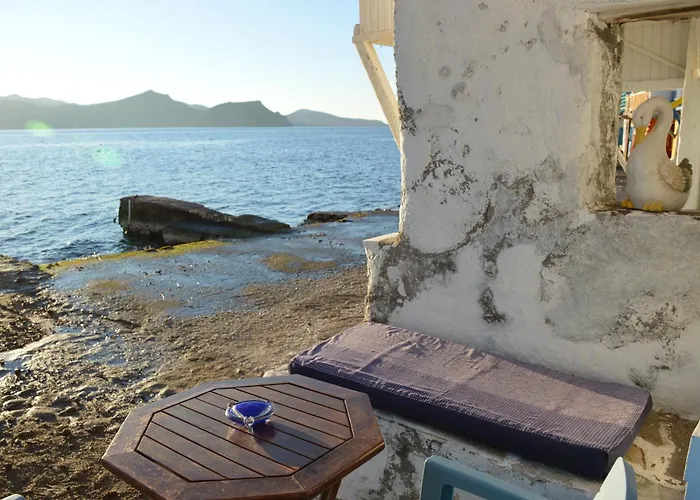 Captain's Boathouse, Klima (Milos)