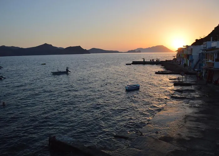 Captain's Boathouse, Klima (Milos)