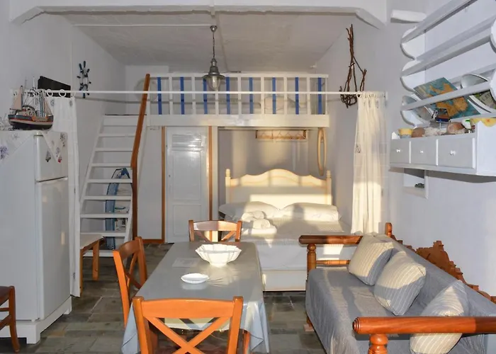 Captain's Boathouse,