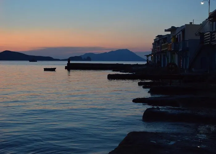 Captain's Boathouse,