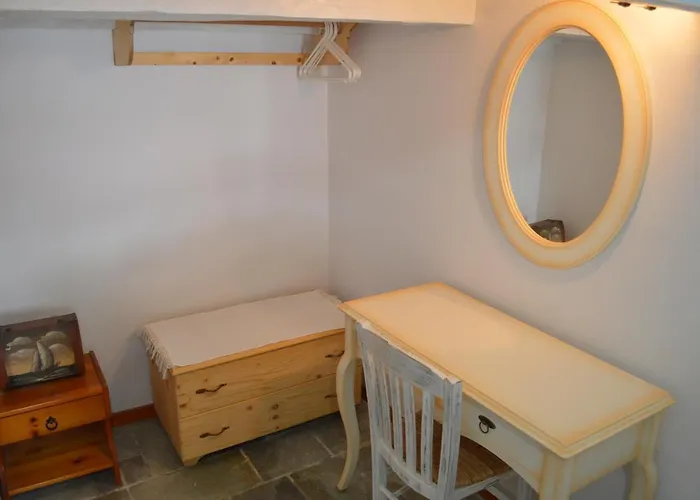 Captain's Boathouse,