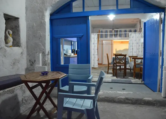 Captain's Boathouse,