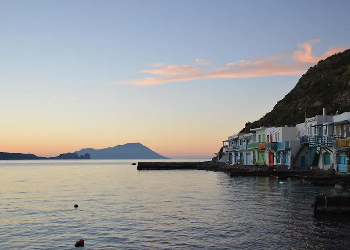 Captain's Boathouse,