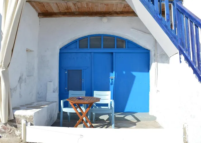 Captain's Boathouse, Klima (Milos)